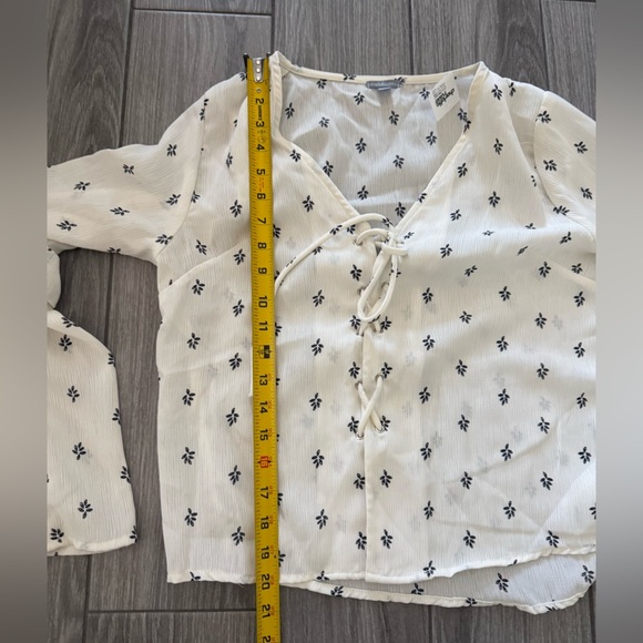 Charlotte Russe|White ditsy Floral long sleeve Boho Blouse,bell sleeves•••NWT - Picture 10 of 11